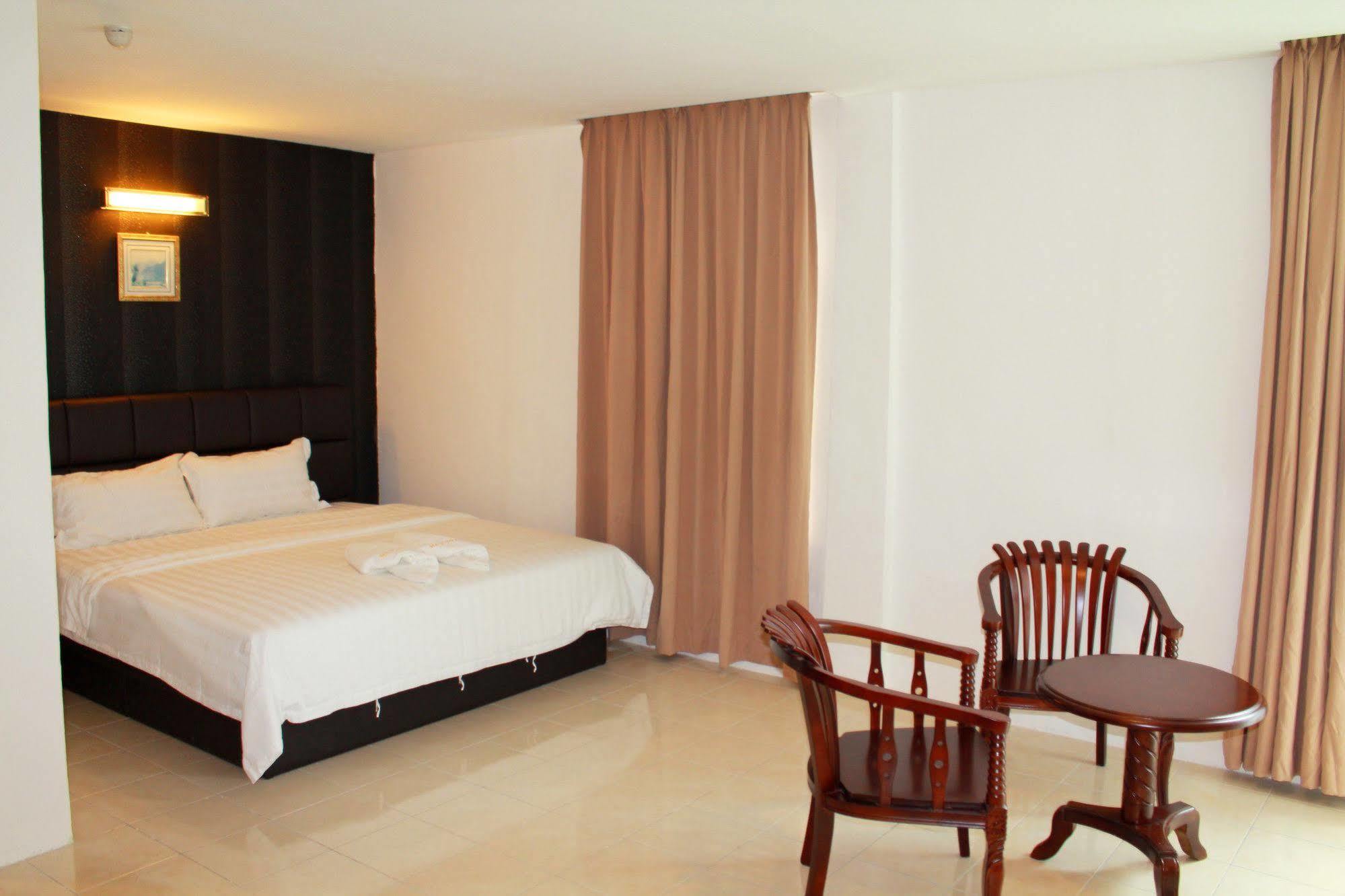 Havona Hotel - Taman Tropika Kulai Eksteriør billede
